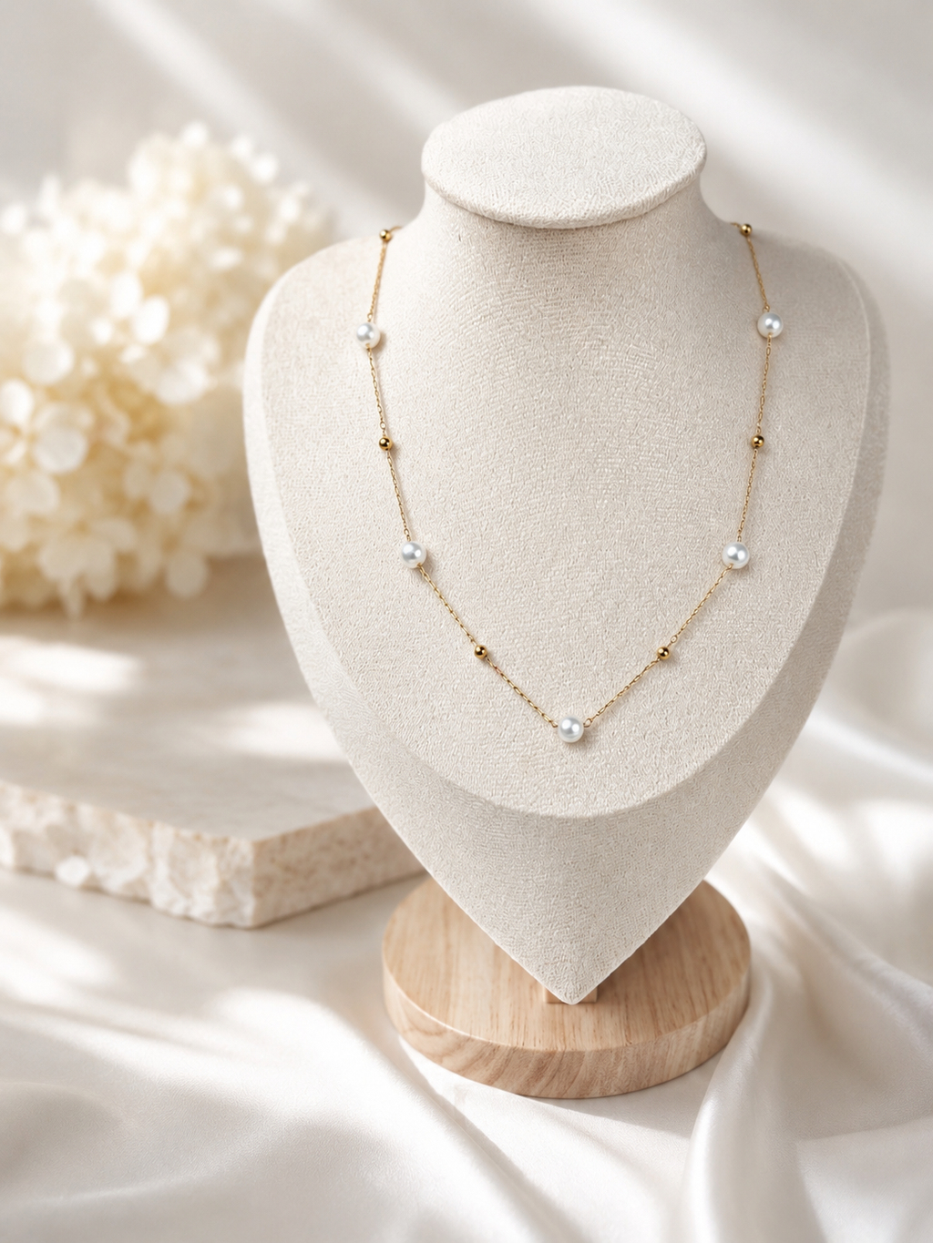 Collar delicado de perlas