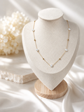 Collar delicado de perlas