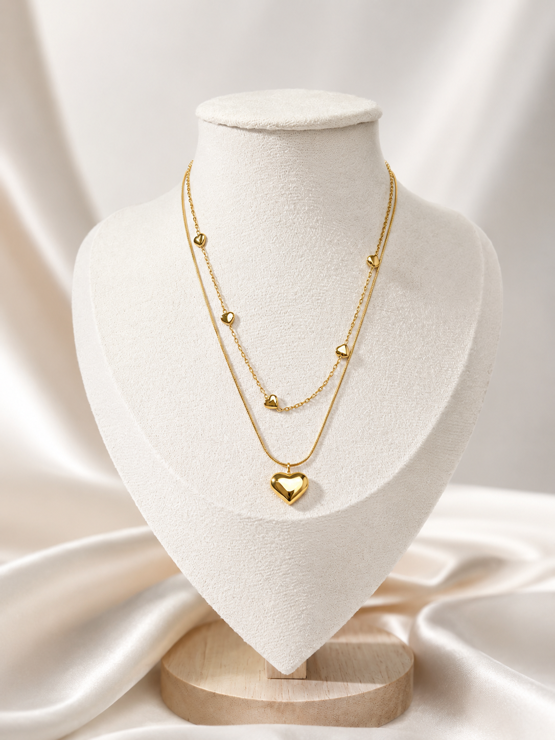 Conjunto de corazones dorados