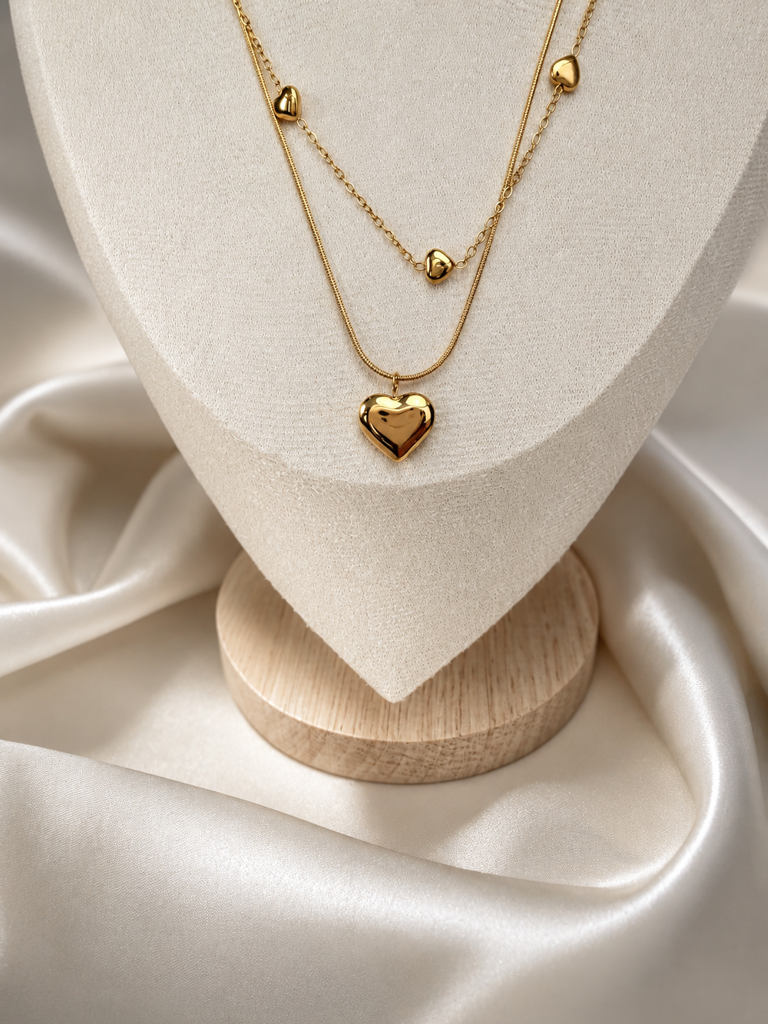 Conjunto de corazones dorados
