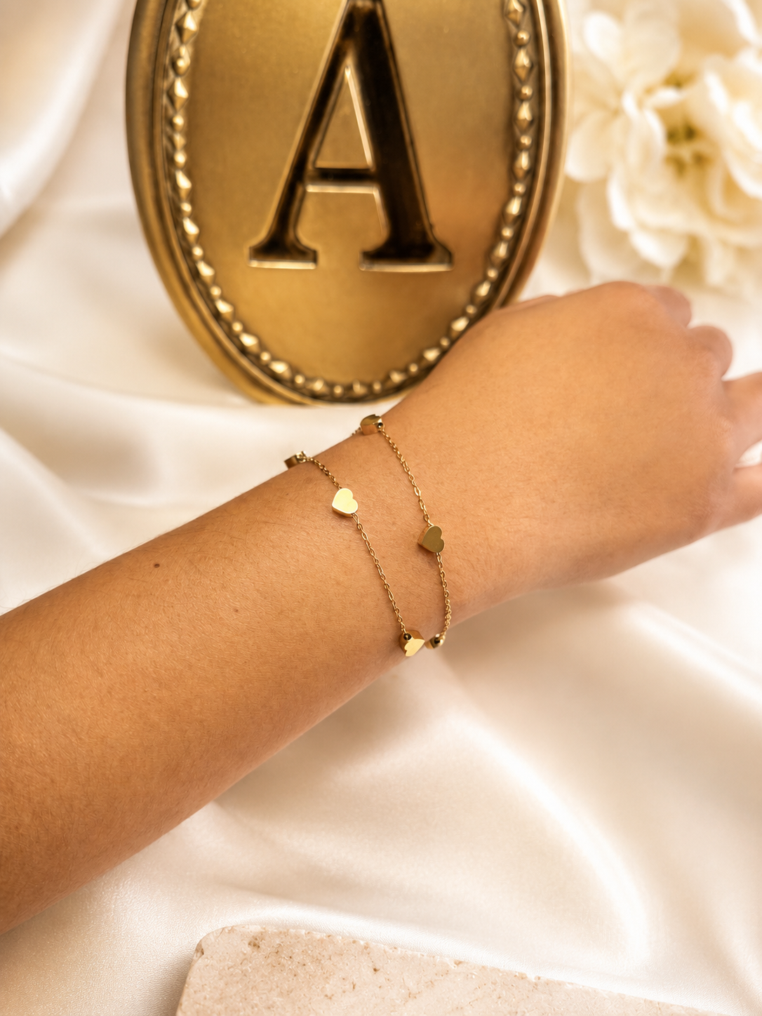 Pulsera de corazón dorado