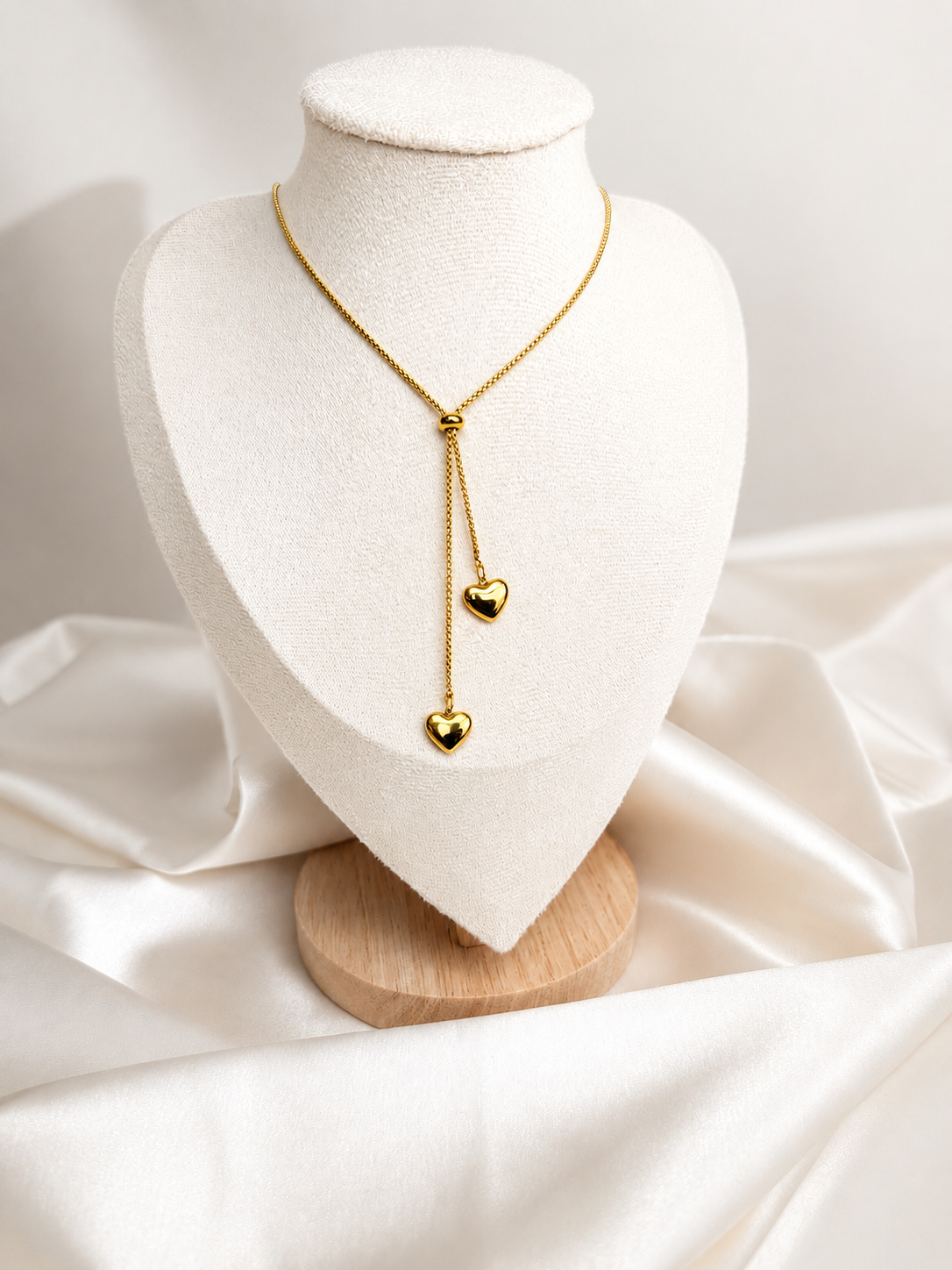 Collar de gota de corazón dorado