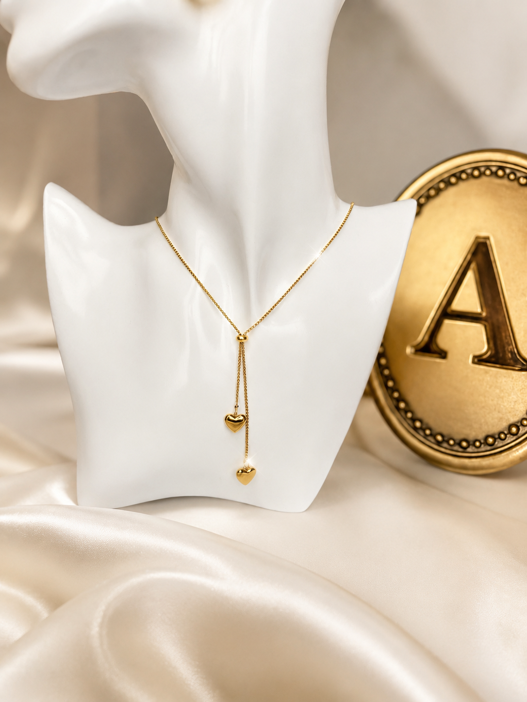 Collar de gota de corazón dorado