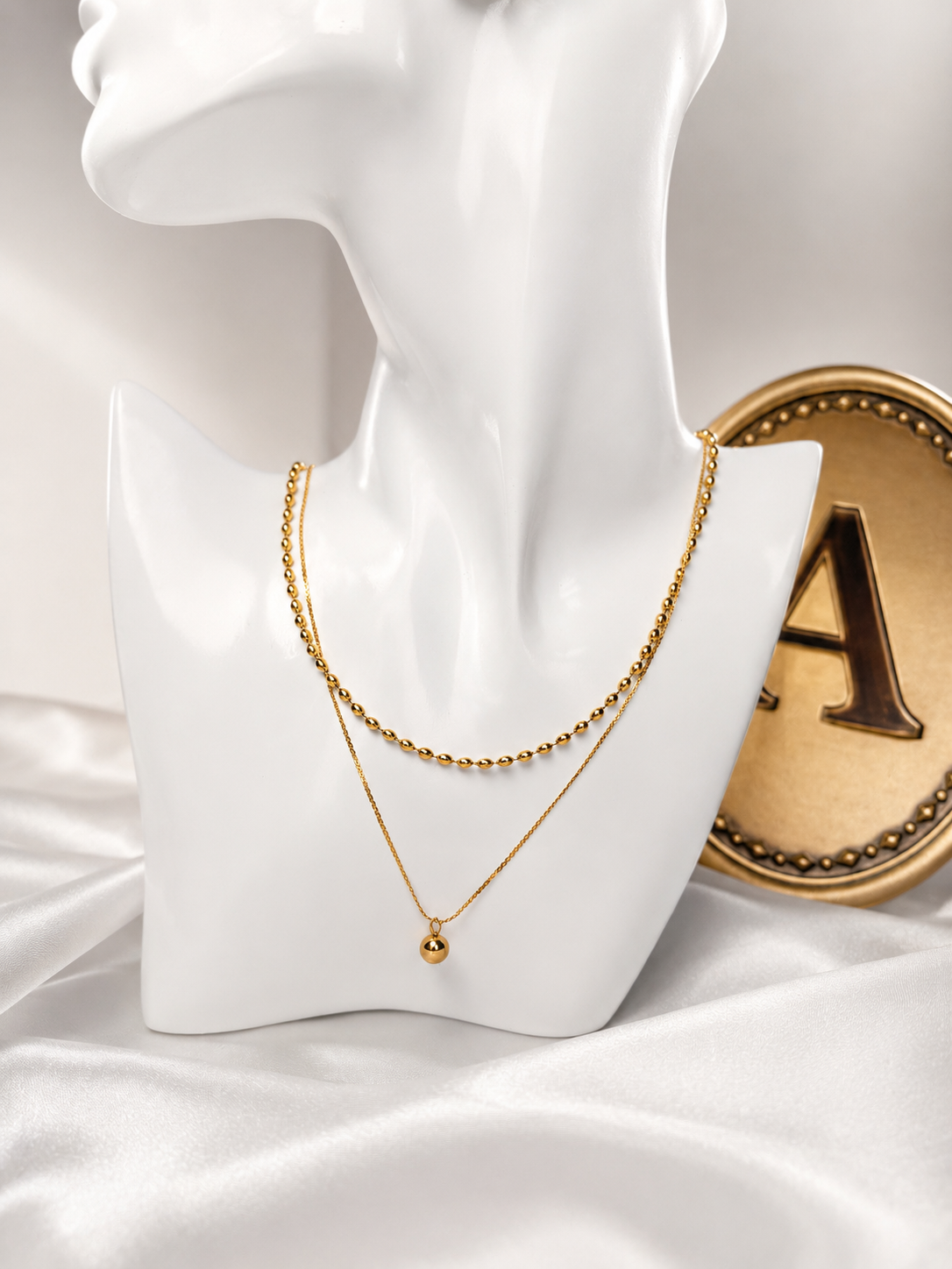 Collar de cuentas en capas doradas